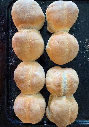 A picture of Chilean Marraqueta bread (pan batido o pan francés).