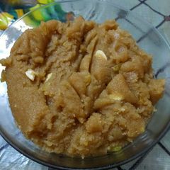 A picture of Halwa sooji badam.