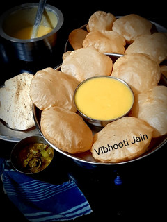 आमरस पूरी(aamras puri recipe in hindi) रेसिपी मुख्य फोटो