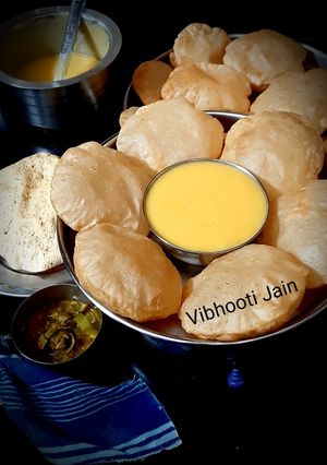 आमरस पूरी(aamras puri recipe in hindi) रेसिपी मुख्य फोटो