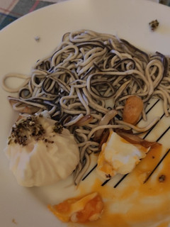 Una foto de Gulas del norte con huevo poché