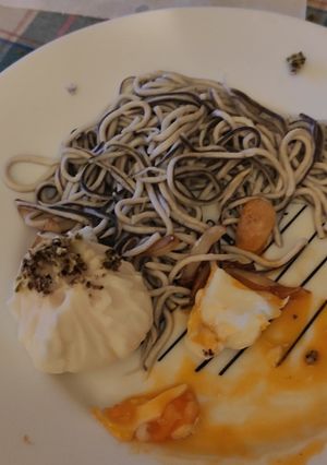 Una foto de Gulas del norte con huevo poché