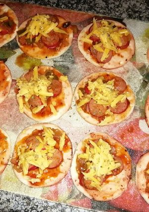 A picture of Cocktail Pizza's.