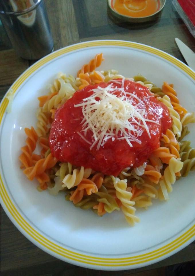 Una foto de Espirales con tomate