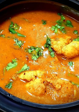 A picture of Chicken Kuzhambu (Chicken Curry).