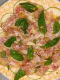 Ensalada de calabacín y brevas con jamón