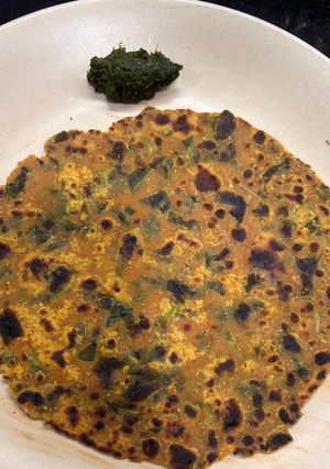 A picture of Methi thepla.