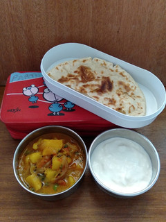 મકાઈ ના રોટલા (Makai Rotla Recipe In Gujarati) રેસીપી મુખ્ય ફોટો
