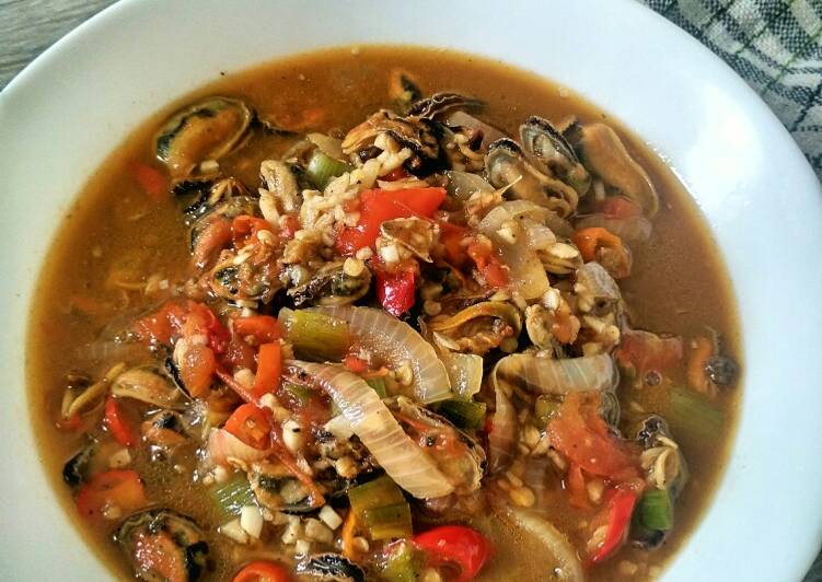 Cara Membuat Kerang Hijau Saos Tiram Pedas yang Bisa Manjain Lidah