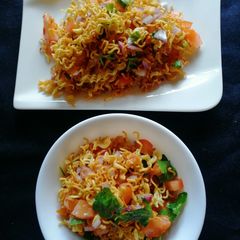 A picture of Maggi bhel.