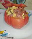Tomate relleno de tartar de atún y aguacate