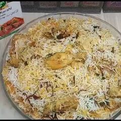 A picture of Chicken tikka biryani restaurant style.
