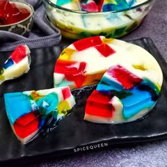 A picture of Broken Glass Jelly Pudding.