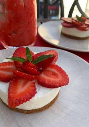 Une photo de Tarte aux fraises et spéculos sans cuisson