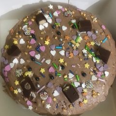 A picture of Kitkat chocolate 🍫 cake.