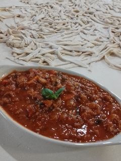 Una foto de Fideos Caseros con salsa a la bolognesa