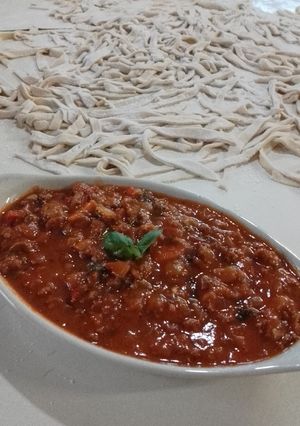 Una foto de Fideos Caseros con salsa a la bolognesa