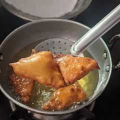 A picture of Bread ky Pakory 😋😋.