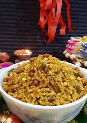 खमंग चिवडा (chivda recipe in marathi) रेसिपी चे मुख्य फोटो 