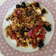 Ensalada de lentejas con perlas de frambuesa y aceitunas negras