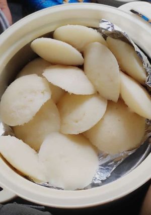 A picture of Suji idli.