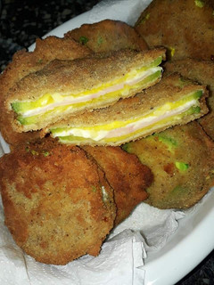 Una foto de Milas de zapallito verde con jamón y queso