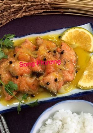 Hình của món Cá hồi sốt "cam-bơ-rum".