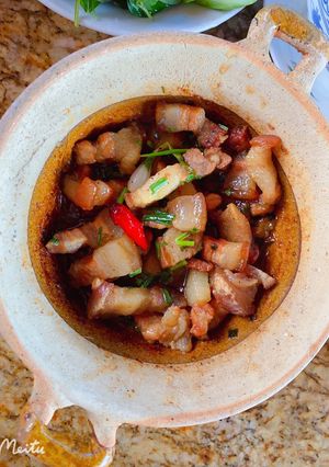 Hình của món Ba chỉ heo kho tiêu.