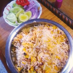 A picture of Chicken Dam Pukht Biryani.