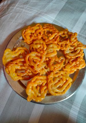 जलेबी (jalebi recipe in hindi) रेसिपी मुख्य फोटो