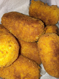 Una foto de Croquetas de papa y arroz