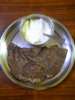 कुट्टू का चीला विथ दही (Kuttu ka cheela with dahi recipe in Hindi) रेसिपी मुख्य फोटो
