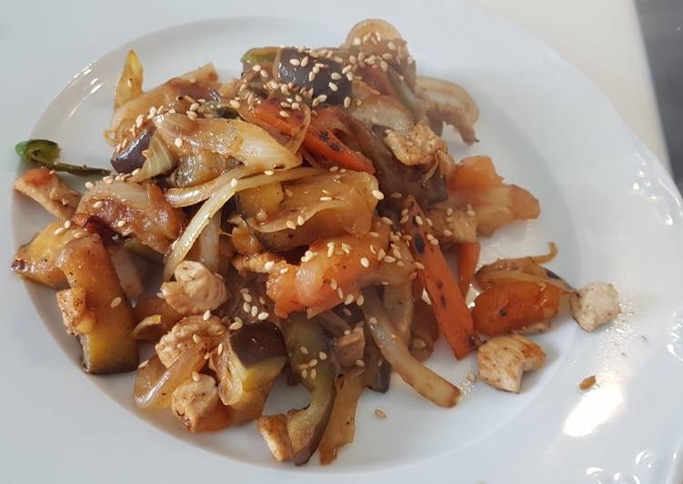 Verduras salteadas con pollo