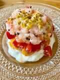 Tartare di gamberi rossi con maracuja su burrata e datterini rossi e gialli