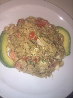 Una foto de Quinoa con berenjena, atún & vegetales!!!