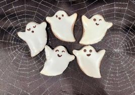 Halloween Ghost Spice Cookies (Zimtsterne Recipe) 👻
