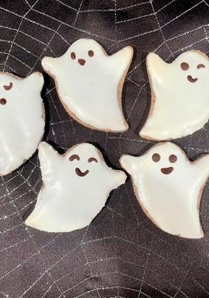 A picture of Halloween Ghost Spice Cookies (Zimtsterne Recipe) 👻.