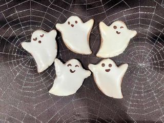 Halloween Ghost Spice Cookies (Zimtsterne Recipe) 👻