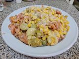 Pasta trottole tricolor con salsa de yogur