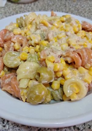 Una foto de Pasta trottole tricolor con salsa de yogur