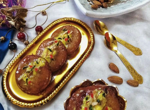 A picture of Stuffed bread malpua with rabdi.