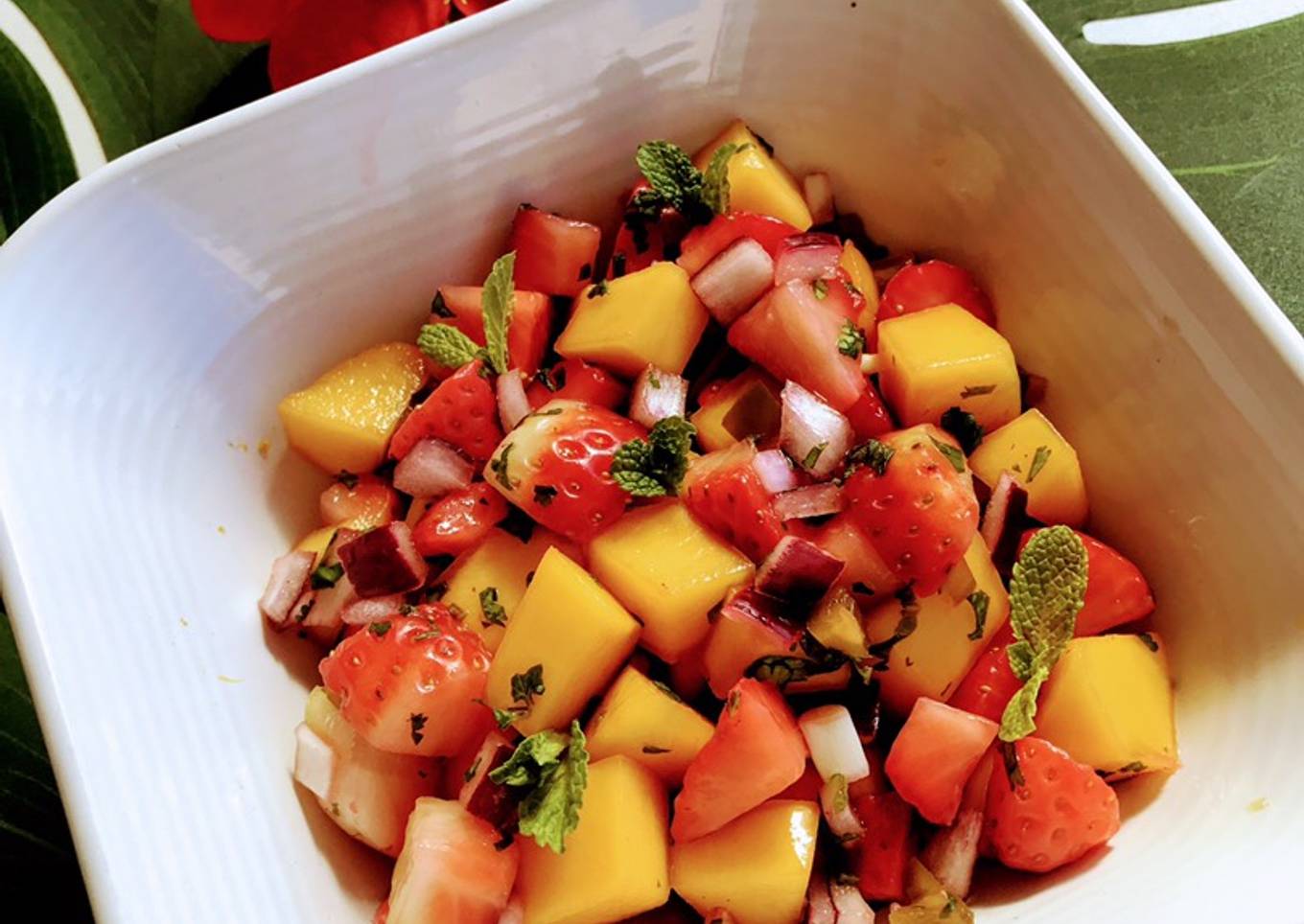 Ceviche primaveral de mango y fresas