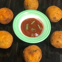 A picture of Bread potato cheese balls.