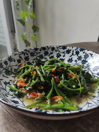 Langkah Mudah untuk Membikin Resep Cah Kangkung Saus Tiram Pedas yang Uenak Anti Ribet, Mantap
