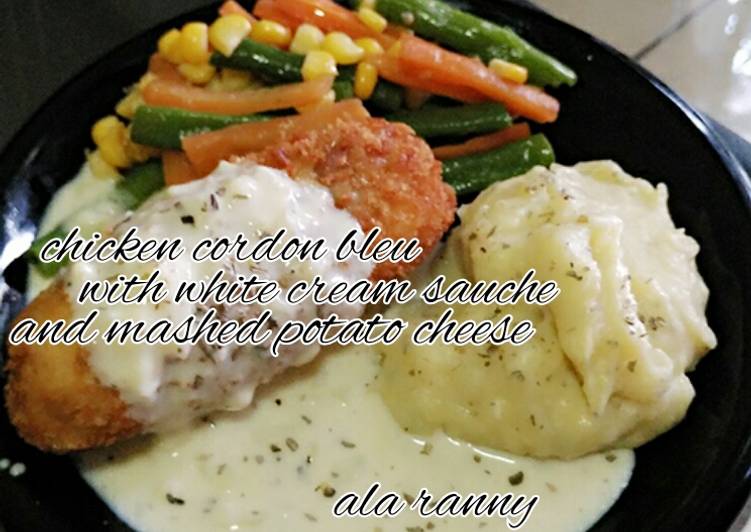 Cara Menyiapkan Chicken cordon bleu with mushed potato cheese and white cream sauce Anti Ribet!