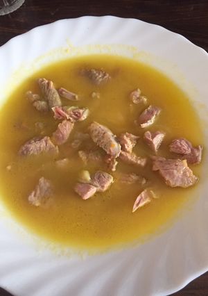 Una foto de Caldo vegetal con pavo para dieta