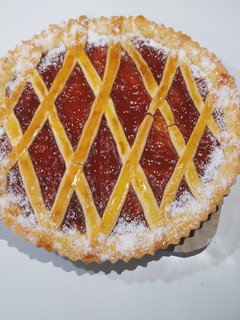 Una foto de Pastafrola de dulce de membrillo súper fácil y económico, con aceite 🥧❤️