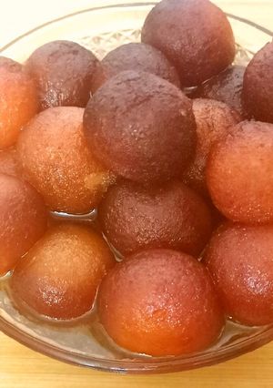 मावा गुलाब जामुन (Mawa gulab jamun recipe in Hindi) रेसिपी मुख्य फोटो