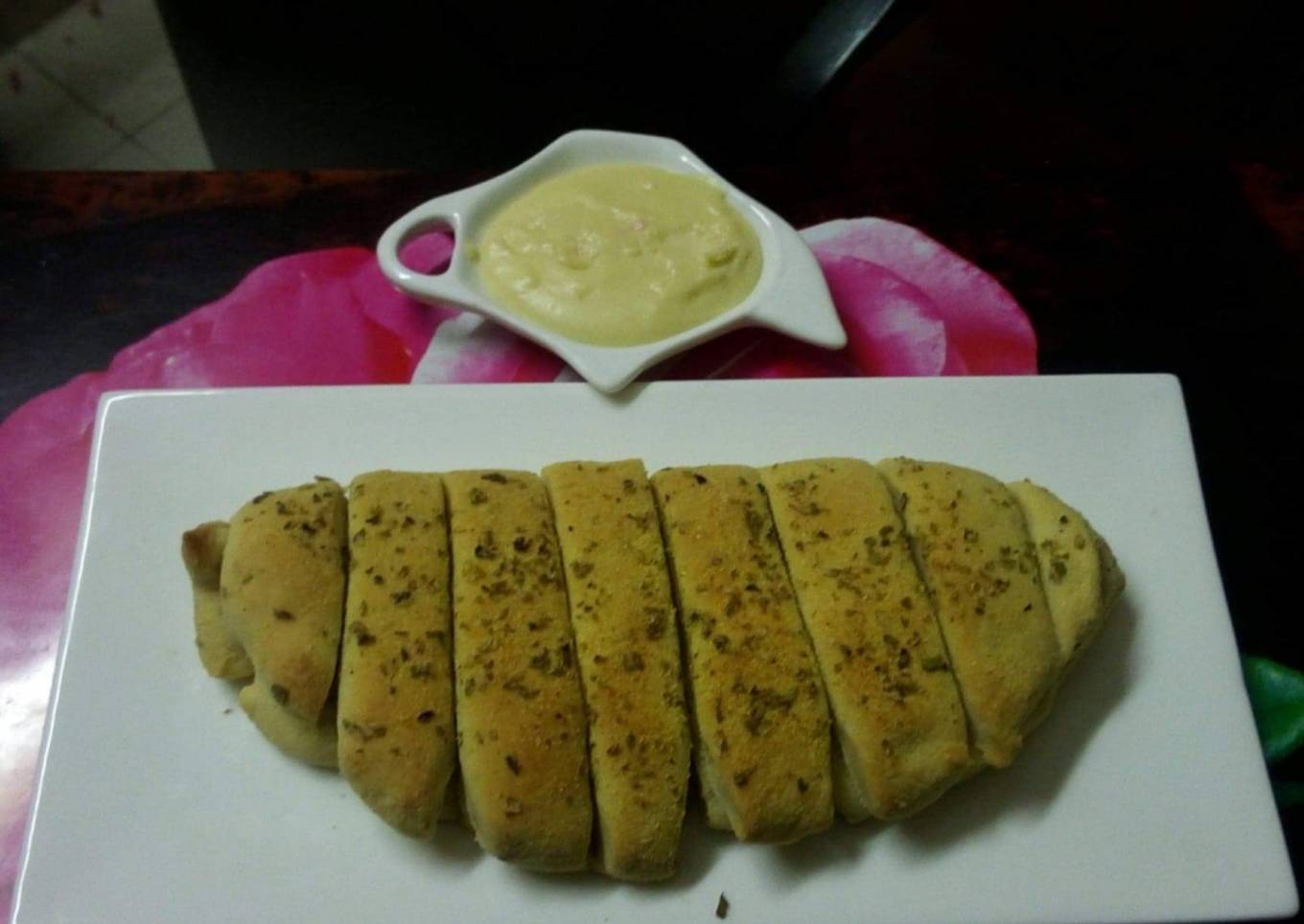 Domino style garlic bread