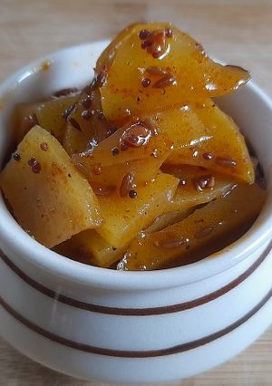 फोडणीचा मसाला आंबा (Fodnicha Masala Amba Recipe In Marathi) रेसिपी चे मुख्य फोटो 